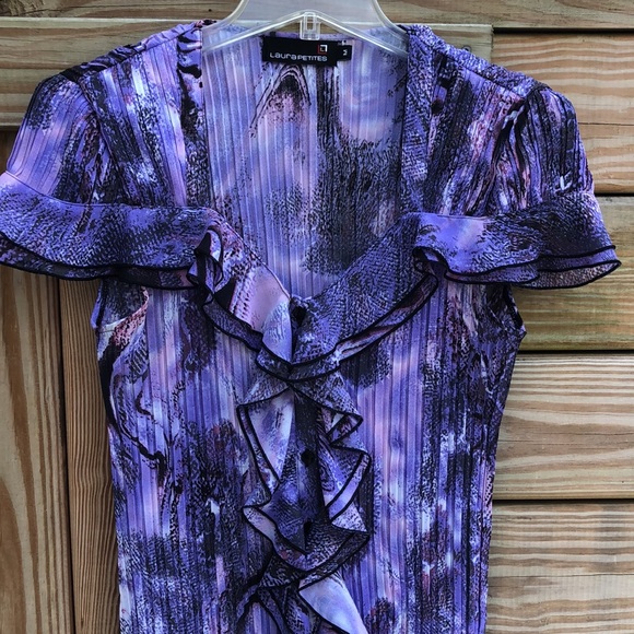 Like new!- LAURA PETITES Ruffle Front Pleated Short Sleeve Blouse - Picture 2 of 6